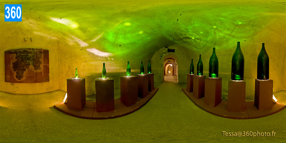 Photo Panorama 360 d'art. Prête à accrocher. Magnifique Caveau Champagne Canard Duchene à Ludes. Une occasion unique d'enrichir votre collection de photos d'art