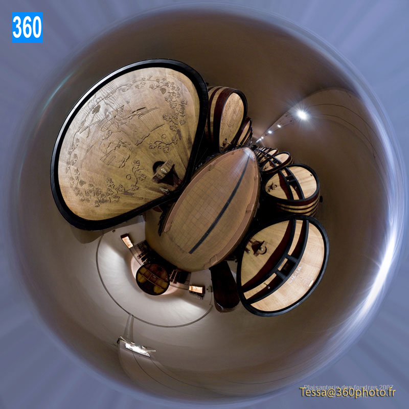 Galerie d'art photo 360° en ligne | Photo 360 Design des foudres du Champagne Louis Roederer à Reims. Une photo de référence fiable pour investir dans l'art. Leasing ou achat